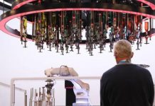 শীতকালীন অলিম্পিকে খাবার পরিবেশন করছে রোবট, পরিষ্কারও করছে