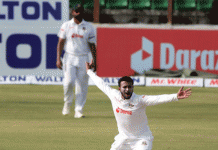 সকাল থেকে একটি উইকেটও ফেলতে পারেনি টাইগাররা