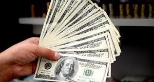 ব্যাংক লেনদেনে ডলারের দর ১০০ ছুঁইছুঁই