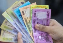 ডলারের বিপরীতে কমছেই টাকার মান