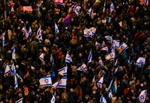 নেতানিয়াহুর বিরুদ্ধে ৫০ হাজার মানুষের বিক্ষোভ