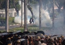 ইন্দোনেশিয়ায় মেয়রের অফিসে আগুন