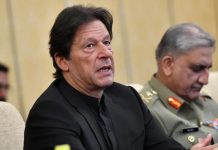 চোখের আড়াল হলেও মনের আড়াল হননি ইমরান খান