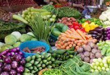 সবজির দাম কমলেও আলু-চালে বাড়তি, মাংসের বাজার চড়া