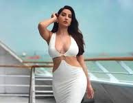 ক্যামেরায় শরীর জুম করার অভিযোগ, খেপলেন নোরা