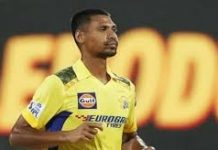 মুস্তাফিজ কার?