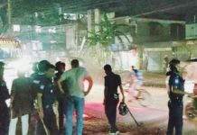 ফেসবুকে ‘হা হা’ দেওয়াকে কেন্দ্র করে দুই গ্রুপের সংঘর্ষ, ১০ দোকান ভাঙচুর