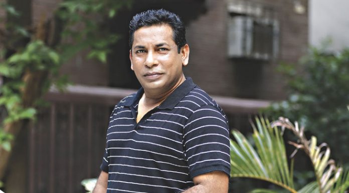 ‘চালাকরা আয়েশ করে, বোকারা বাঁচে কায়দা করে’