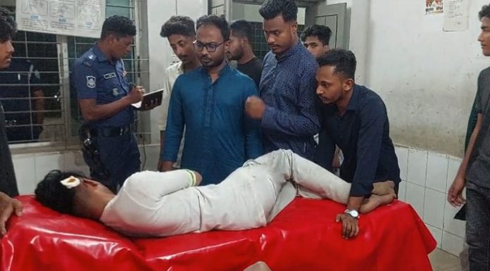 মধ্যরাতে অতর্কিত হামলায় ছাত্রলীগের ৪ নেতাকর্মী আহত