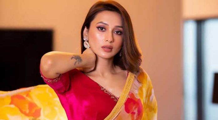 যে কারণে সিঙ্গেল জানালেন মিমি