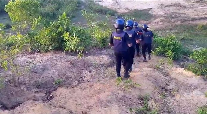 কক্সবাজারে আরসার আস্তানায় অভিযান চালাচ্ছে র্যাব