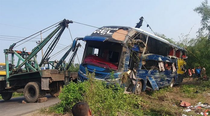 কুমিল্লায় বাস উল্টে নিহত ৫