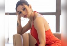 ভোটকেন্দ্রে ‘দায়িত্ববান’ মিমি