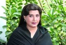 বানভাসিদের সাহায্যে এগিয়ে এলেন সুচরিতা