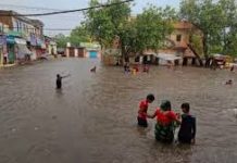 টানা বর্ষণে ভারতের তিন রাজ্যে কমপক্ষে ৩১ জনের মৃত্যু
