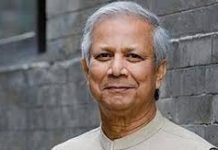 কূটনীতিকদের ব্রিফ করছেন ড. ইউনূস