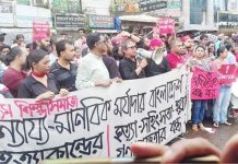 শিক্ষার্থীদের দাবির সঙ্গে সংহতি জানিয়ে শিল্পীদের বিক্ষোভ