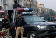 পাকিস্তানে বন্দুকধারীদের হামলা, ১১ পুলিশ নিহত