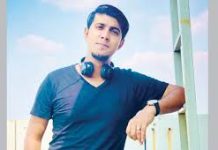 ‘কাজে ফিরুন’, শিল্পীদের প্রতি তৌসিফের আহ্বান