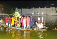 বিজয়া দশমীতে প্রতিমা বিসর্জন, বিভিন্ন মণ্ডপে সিঁদুর খেলা