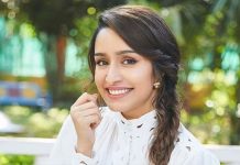 বিমানবন্দর কর্মীর সঙ্গে শ্রদ্ধার সেলফি, ভঙ্গি দেখে হতবাক অনুরাগীরা