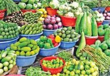 সবজি-কাঁচামরিচে স্বস্তি পেঁয়াজে বাড়তি ঝাঁঝ