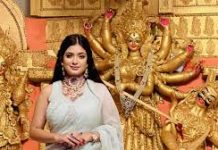 পূজায় একাকী মন্দিরা!