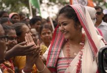 আবেগঘন স্ট্যাটাস দিলেন সায়নী