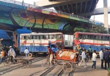 গাজায় ত্রাণবাহী শতাধিক ট্রাকে লুটপাট