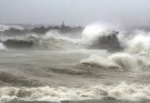 গভীর নিম্নচাপে উত্তাল সাগর, বাড়ছে বাতাসের গতি