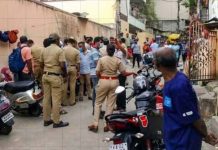 খাটের বক্সে তিন মেয়ে ও মেঝেতে পড়ে ছিল বাবা-মায়ের লাশ