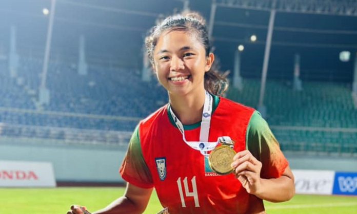 1738761374-4b16bdbffabf41728bab672c53bc3f02