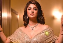 ফিল্মফেয়ারের রেড কার্পেটে ‘ভুল’ ইংরেজি শ্রাবন্তীর