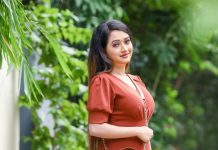 প্রথম ছবিতেই হলিউডের পর্দায় অপর্ণা