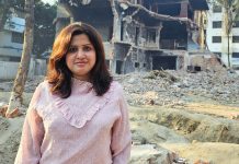 ধানমণ্ডি ৩২-এর ভাঙা বাড়ির সামনে ছবি তুলে যা বললেন ন্যান্সি