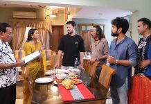 হানিফ সংকেতের ‘ঘরের কথা ঘরেই থাক’