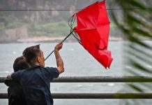 চীনে ঝড়ো হাওয়ার আভাস, ঘরের বাইরে যেতে মানা