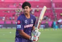 আইপিএল অভিষেকে জাত চেনাল ১৪ বছরের বৈভব