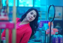 একজন নারী বিক্রয়কর্মীর গল্পে ‘সেলস গার্ল’