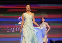 প্রথমবার র্যাম্পে হাঁটলেন নীল