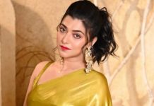 কাঁদতে কাঁদতে স্বামীর পরকীয়ার প্রমাণ প্রকাশ করলেন অভিনেত্রী