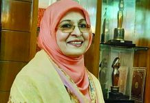 দেশে এসেছেন শাবানা