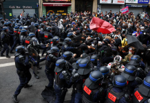 এবার সরকারবিরোধী বিক্ষোভে উত্তাল ফ্রান্স