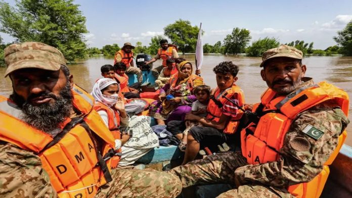 pakistan-boat-68bcf46ebc0b3