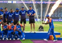 ভারতীয় দলের ‘অদৃশ্য ট্রফি’ উদযাপনের নেপথ্য কাহিনী ফাঁস