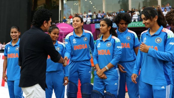 Sachin-tendulkar-meets-India-womens-team-ahead-of-the-wodi-world-cup-final-690857637e5fc