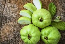 শীতে পেয়ারা খেলে মিলবে যেসব উপকার