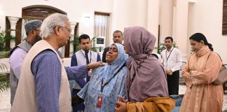 হাদির পরিবারের সঙ্গে প্রধান উপদেষ্টার সাক্ষাৎ, সর্বোত্তম চিকিৎসা নিশ্চিতের আশ্বাস