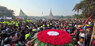 জাতীয় স্মৃতিসৌধে মানুষের ঢল, বীর শহীদদের প্রতি শ্রদ্ধা