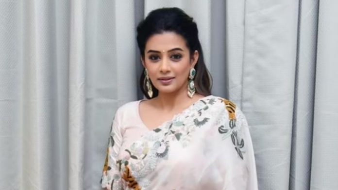 Priyamoni-1-693ffaa593708